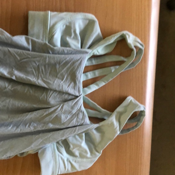 Lulu work out top - Picture 2 of 2